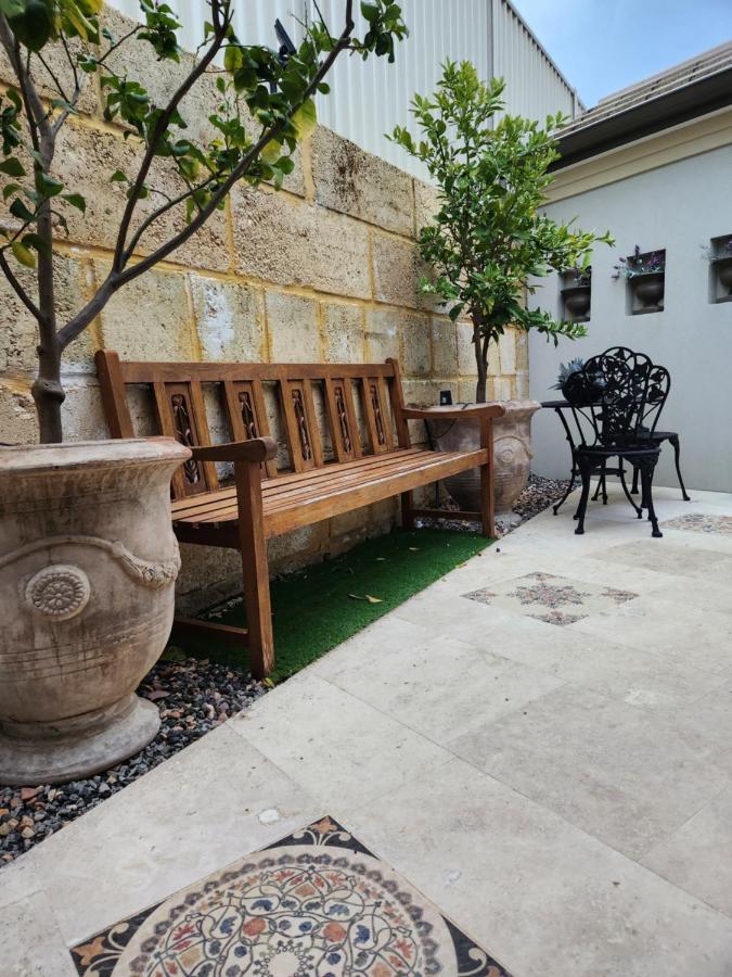 Lavender Manor Bnb Bed and Breakfast Alkimos Exterior foto